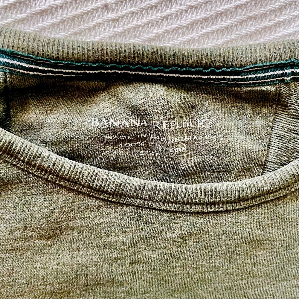 Banana Republic Olive Green Women's Long-Sleeve Crewneck Tee - Picture 3 of 6